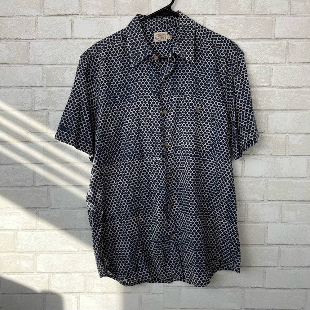 Faherty Navy Blue Scale Patterned Lightweight Soft Short Sleeve Casual Shirt